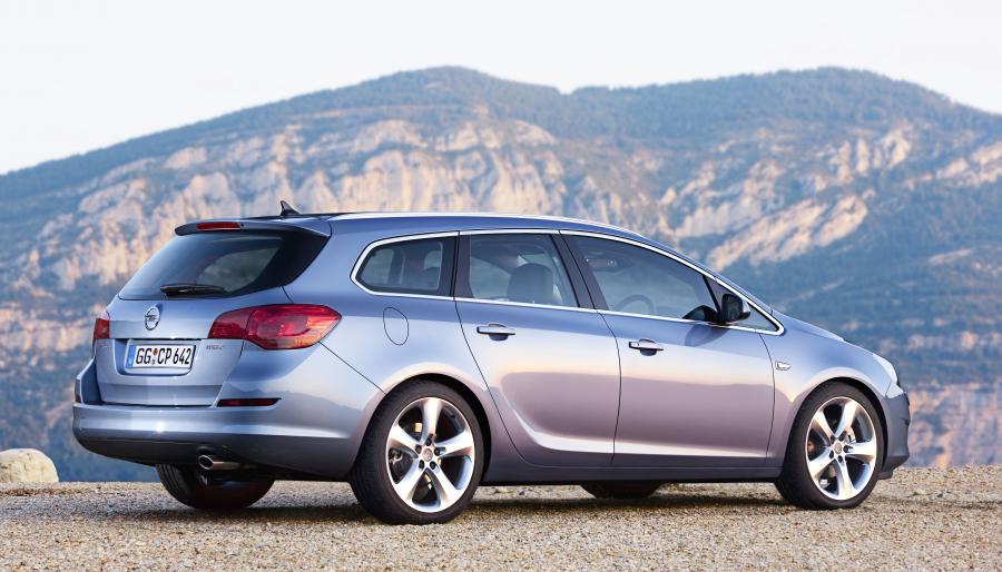  Opel Astra Sports Tourer 2010 года  (фото 8 из 12)